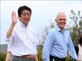 Thủ tướng Shinzo Abe thăm Australia. Ảnh: KTBS