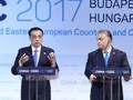 Từ ngày 27 - 28/11/2017, Thủ tướng Trung Quốc Lý Khắc Cường (bên trái) tham dự Hội nghị các nhà lãnh đạo Trung Quốc - các nước Trung và Đông Âu. Ảnh: Huanqiu.