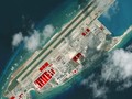 Đá Chữ Thập thuộc quần đảo Trường Sa của Việt Nam đang bị Trung Quốc chiếm đóng bất hợp pháp. Ảnh vệ tinh của CSIS 2017. Nguồn: DW.