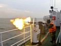 Lực lượng hải cảnh Quảng Đông, Trung Quốc tiến hành bắn đạn thật trên Biển Đông. Ảnh: Gmw.
