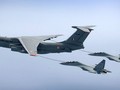Hai chiến đấu cơ Su-30MKI của Ấn Độ tiếp dầu từ máy bay IL-78
