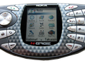 Nokia N Gage (ra mắt 2003)  Mẫu điện thoại hướng đến người chơi game với thiết kế độc đáo đã gây tiếng vang khi lần đầu ra mắt vào cuối năm 2003. Tuy không thành công, đây lại là một trong những điện thoại đầu tiên mở đầu cho ngành công nghệ game di động.