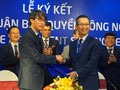 Đại diện VNPT Technology và Qualcomm ký kết thỏa thuận bản quyền công nghệ. Ảnh:Thành Duy.