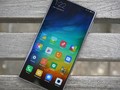Màn hình hiển thị của Mi Mix. Ảnh: CNET.