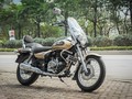 Bajaj Avenger mang thiết kế đặc trưng của một chiếc cruiser, với yên xe thấp, tay lái cao, mang lại sự thoải mái tối đa cho người điều khiển trên những chặng đường dài.
