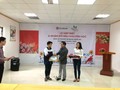 Đại diện SeABank trao học bổng Ươm mầm ước mơ tại Nghệ An