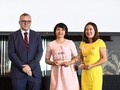 Đại diện PVcomBank nhận giải thưởng