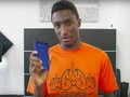 Youtuber nổi tiếng Marques Brownlee với chiếc HTC U11 trên tay (ảnh: BusinessInsider)

