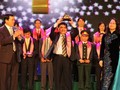Ông Phan Đình Phong - Tổng Giám đốc Vinaconex-PVC đại diện cho  PVV nhận giải Sao Vàng Đất Việt 2011