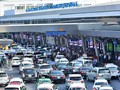 Khu vực sân bay Tân Sơn Nhất luôn quá tải do lưu lượng xe ra vào rất lớn - Ảnh: Báo Giao thông