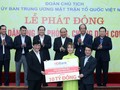 Lãnh đạo HDBank trao tiền hỗ trợ công tác phòng chống dịch Covid-19 và ủng hộ đồng bào bị thiệt hại do hạn hán, xâm nhập mặn
