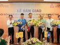 Sau khi bàn giao Hồng Lĩnh Hà Tĩnh, Sài Gòn FC, hôm qua bầu Hiển tiếp tục bàn giao nguyên đội U21 Hà Nội cho Phú Thọ.  Ảnh PTFC