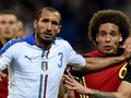 Italia đã đo ván đội bóng đứng đầu BXH của FIFA. Ảnh AP
