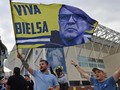 Bielsa hết bài và để cứu Leeds xuống hạng thì ông thầy có nhiều đóng góp cho đội bóng buộc phải ra đi. Ảnh AP.