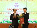 Bộ trưởng Nguyễn Mạnh Hùng trao quyết định cho ông Trần Duy Ninh