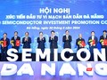 Lãnh đạo TP Đà Nẵng trao chứng nhận cho các đơn vị tại Ngày Vi mạch bán dẫn Đà Nẵng năm 2024