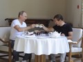 Tổng thống Nga, Putin có thói quen thưởng thức cafe sau bữa ăn sáng (Ảnh: Business Insider)