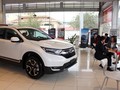 Mẫu CR-V mới được trưng bày tại một showroom Honda tại Hà Nội (Ảnh:Nikkei Asian)