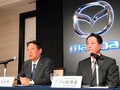 Ông Akira Marumoto (bên trái) khẳng định sẽ đem những kinh nghiệm của mình phục vụ công việc khi đảm nhiệm vai trò Chủ tịch cảu Mazda, đồng thời sẽ tăng cường mối quán hệ với Toyota 