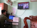 Công an xã Hải Châu theo dõi tình hình an ninh trật tự trên địa bàn toàn xã qua hệ thống camera an ninh (Ảnh: báo Thanh Niên)