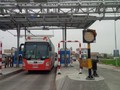 Thu phí không dữ sẽ tiết kiệm thời gian và minh bạch nguồn thu. Ảnh: Đất Việt