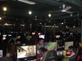 Các game thủ tại một tụ điểm chơi game online ở Hà Nội.