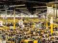 Một kho hàng của Amazon tại Kent, Washington.