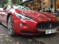 Một chiếc Maserati trên đường phố Hà Nội