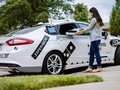 Hiện Ford đã phát triển được xe giao hàng tự động nhưng nhận thấy nhiều người lười...ra tận ngoài đường lấy đồ
