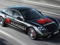 Chiếc Porsche Panamera được điều khiển bằng điện thoại di động với phần mềm AI của Huawei. Ảnh: Huawei