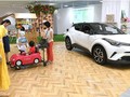 Một đại lý Toyota ở Odawara, phía tây nam Tokyo. Các hãng xe đang có những cách tiếp cận mới để bán hàng nhằm vực dậy thị trường nhuốm màu ảm đạm. Ảnh: Nikkei
