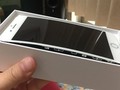 Pin iPhone 8 Plus phồng rộp. Liệu sản phẩm này có đi theo "vết xe đổ" của Galaxy Note 7 (ảnh: The Verge)