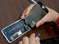 Bạn có thể thay pin iPhone chính hãng với giá 29 USD (ảnh: Bangkok Post)