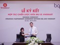 Bà Nguyễn Mai Hoa - Tổng giám đốc VinSmart và ông Alberto Méndez Peydró – Chủ tịch kiêm Tổng giám đốc BQ tại lễ ký kết hợp đồng mua bản quyền sở hữu trí tuệ