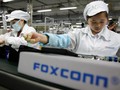 Công nhân lắp ráp thiết bị điện tử tại nhà máy của Foxconn ở Thâm Quyến (ảnh Getty Images)