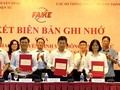 Cục Phát thanh Truyền hình và Thông tin điện tử ký biên bản hợp tác xử lý tin giả trên không gian mạng với Sở Thông tin và Truyền thông 6 tỉnh, thành phố (ảnh: ICTnews)