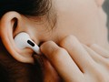 Tai nghe AirPods của Apple có lỗ hổng cho phép tin tặc nghe lén