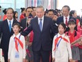 Tổng bí thư Tô Lâm cùng các đại biểu tới dự khai giảng năm học 2025 – 2026 và kỷ niệm 80 năm truyền thống ngành Giáo dục. Ảnh: VGP/Nhật Bắc
