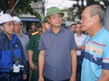 Bí thư Thành ủy Đà Nẵng Lê Ngọc Quang đi kiểm tra công tác phòng, chống bão số 12 tại khu vực “rốn lũ” đường Mẹ Suốt (phường Hòa Khánh).