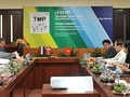 Đại diện các cơ quan cùng ký Thỏa thuận hợp tác công-tư đầu tiên trong lĩnh vực dệt may. Ảnh: VGP