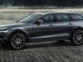 Điểm nhấn của Volvo V90 Cross Country nằm ở hệ dẫn động 4 bánh toàn thời gian, chiều cao gầm tăng lên 218 mm và khung gầm tối ưu hóa để phù hợp với mọi loại thời tiết cũng như địa hình