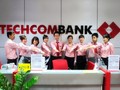 Thu nhập bình quân của người lao động Techcombank trong năm 2015  là 20 triệu đồng/người/tháng.