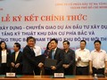 Lễ ký kết hợp đồng BT chính thức giữa UBND TPHCM với nhà đầu tư dự án khu dân cư phía Bắc và đường trục Bắc - Nam CII đã diễn ra sáng nay 20-4. Ảnh: Anh Quân