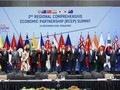 Các nhà lãnh đạo dự Hội nghị Cấp cao lần thứ 2 các nước tham gia đàm phán Hiệp định RCEP. Ảnh: VGP/Quang Hiếu