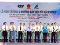 Thủ tướng Nguyễn Xuân Phúc, đại diện lãnh đạo UBND TP. Hải Phòng, Tập đoàn FLC và Hãng hàng không Bamboo Airways cắt băng khai trương 3 đường bay từ Hải Phòng đi Quy Nhơn, Tp. HCM, Cần Thơ.