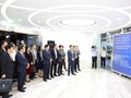 Các đại biểu tham quan Trung tâm ngân hàng số của BIDV.