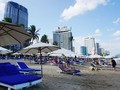 Một góc bãi biển Nha Trang. Những ngày này, công suất phòng của nhiều khách sạn tại Nha Trang rất thấp do vắng khách Trung Quốc . Ảnh: Minh Duy