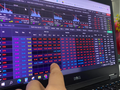 Chứng khoán ‘đỏ lửa’, VN-Index mất mốc 980 điểm