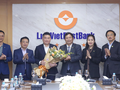 Ông Nguyễn Đức Thụy (thứ 3 từ trái sang) - tân Chủ tịch HĐQT LienVietPostBank