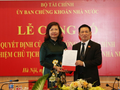 Bà Vũ Thị Chân Phương nhận quyết định bổ nhiệm chức vụ Chủ tịch UBCKNN